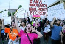 Entregan firmas para referendo sobre el aborto en Arizona y Nebraska