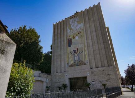 Polémica en Lourdes por mosaicos de exjesuita acusado de abuso