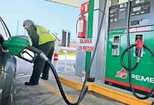 &iquest;Cargar gasolina por litro o por monto?