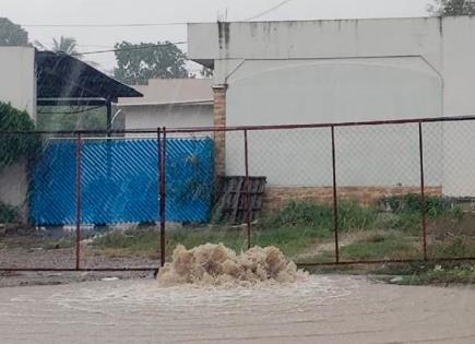 Denuncian fuga de agua; Dapas dice es un venero Denuncian fuga de agua; Dapas dice es un venero