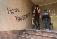 Protesta de sexoservidoras en hotel Encanto por transfobia