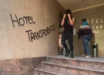 Protesta de sexoservidoras en hotel Encanto por transfobia