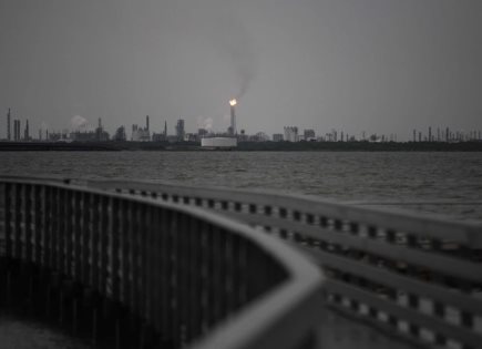 Impacto Inminente del Huracán Beryl en Texas