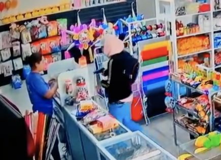 Ladr&oacute;n armado roba dulcer&iacute;a en Av. 20 de Noviembre