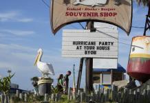 Preparativos ante la llegada de Beryl