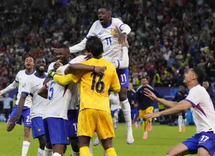 Celebración de jugadores de Francia por resultados de elecciones en la Eurocopa