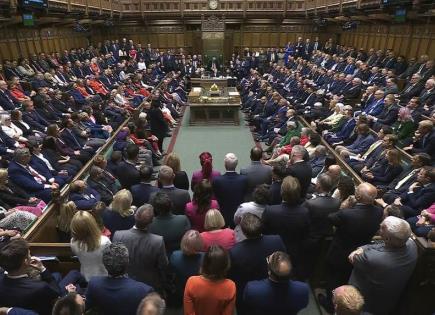 Cientos de Legisladores Británicos Prestan Juramento en el Parlamento
