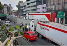 Rescate de Tráiler Atrapado en Viaducto