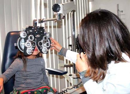 Brinda la Cruz Roja Jornada de Salud visual