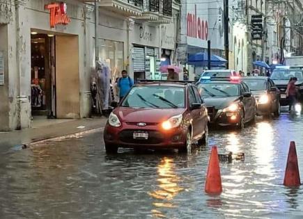 Impactante tormenta en Mérida con fuertes vientos y aguacero