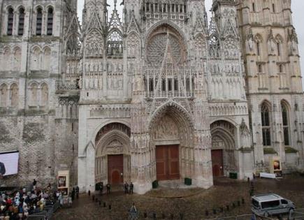 Incendio en la catedral de Ruan: Actualización en Normandía
