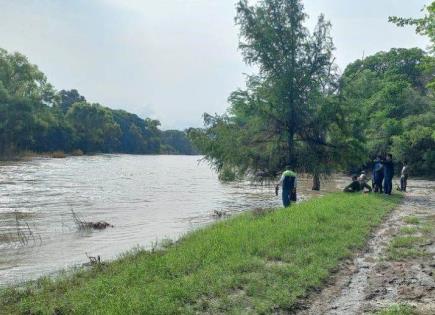 Video | Buscan a joven que cayó en río Valles cuando pescaba