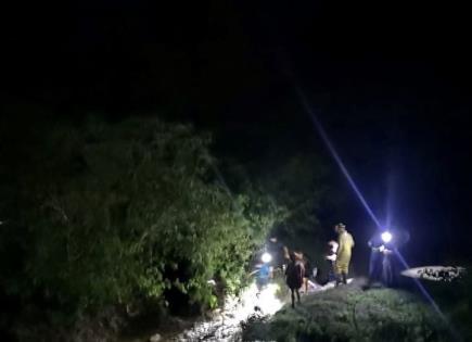 Video | Buscan desde ayer a joven que cayó en río Valles cuando pescaba