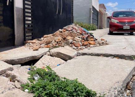 Falla geológica afecta avenida en Hacienda San Miguel