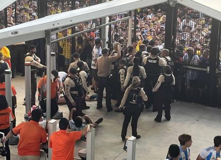 Control de Policía en Estadio Hard Rock durante Final de Copa América