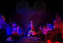 Celebraci&oacute;n r&eacute;cord mundial con drones en Disneyland Par&iacute;s