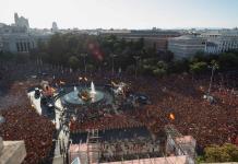 La campeona España recibe multitudinario homenaje en Cibeles