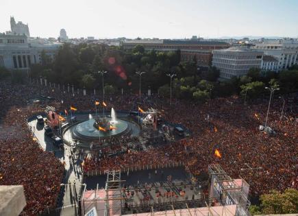 España campeón de la Euro recibe multitudinario homenaje en Cibeles