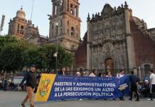 Estudiantes y trabajadores de UAS protestan en Palacio Nacional