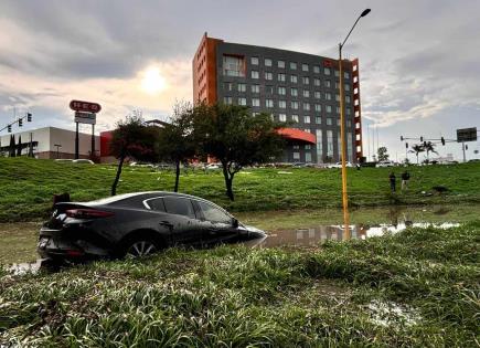 Fotogalería | Irresponsable conductor ignora señalética, se inunda, abandona vehículo y huye
