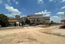 Derechohabientes, afectados por obras al exterior de clínica 50 del IMSS Derechohabientes, afectados por obras al exterior de clínica 50 del IMSS