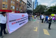Manifestaci&oacute;n de transportistas en Ruta 57 contra Semovi