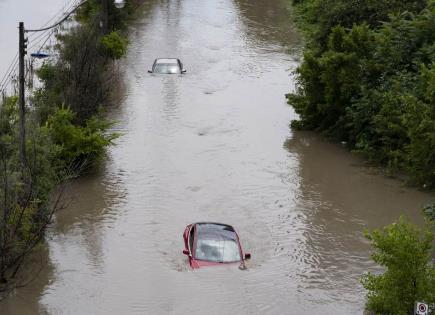 Rescate y consecuencias de las inundaciones en EEUU y Canadá