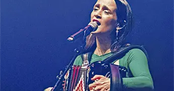 Julieta Venegas inaugura Vive Latino Espa&ntilde;a en Zaragoza