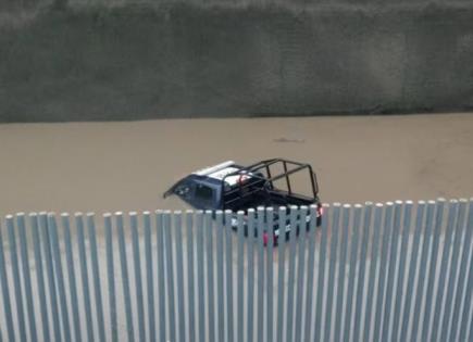 Policías de seguridad atrapados en inundación del CEM