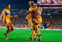 Tigres arrasa con Santos en la Liga MX