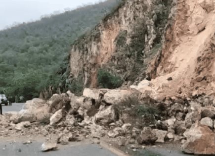 Video | Cierre parcial en carretera SLP-Rioverde por deslaves
