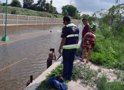 Sacan a 15 bañistas de corriente del Río Santiago en Soledad