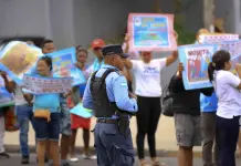 Protesta contra construcci&oacute;n de c&aacute;rcel en Islas del Cisne
