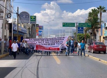 Decenas de taxistas se manifiestan en Muñoz