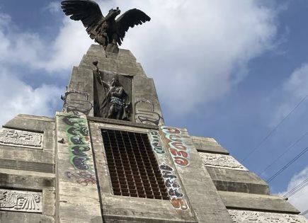 Incendio en el Monumento a La Raza en CDMX; sin lesionados