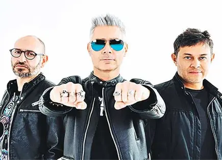 Fans de La Gusana Ciega se adue&ntilde;an de calles por una firma