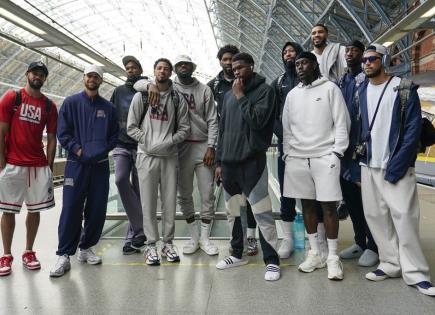 Selección de baloncesto de EE.UU. llega a Francia para los Juegos Olímpicos de París