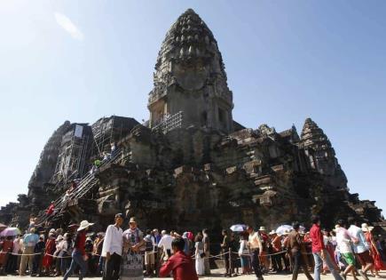 Muere una persona al caer un árbol en el complejo de templos de Angkor, en Camboya