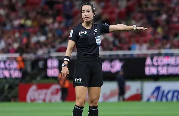 La UNAM honra a Katia Itzel García por su destacada trayectoria en el futbol