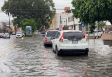 Colapso por lluvias disparó tarifas de inDrive y Uber