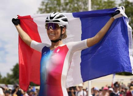 Pauline Ferrand-Prevot triunfa en la competencia de ciclismo de montaña
