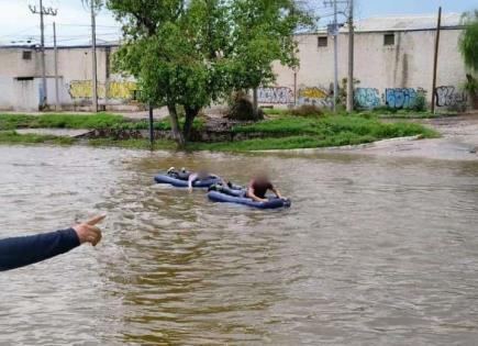 Retiran a dos personas flotando en el río Santiago en SLP