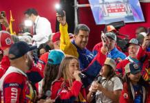 Maduro celebra su proclamación y llama a su victoria una proeza