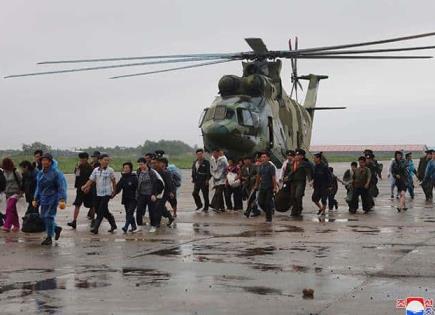 Rescatan a miles por lluvia en Norcorea