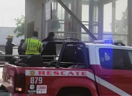 Operación de Rescate en Elevador del Puente Peatonal de Mérida