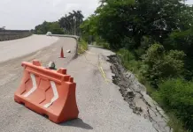 Fotos | Se desgaja acotamiento en carretera Valles-Tamazunchale