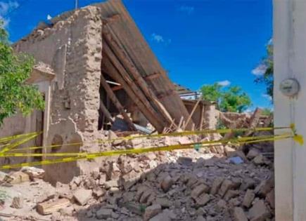 Se desploma casa antigua en Ocampo
