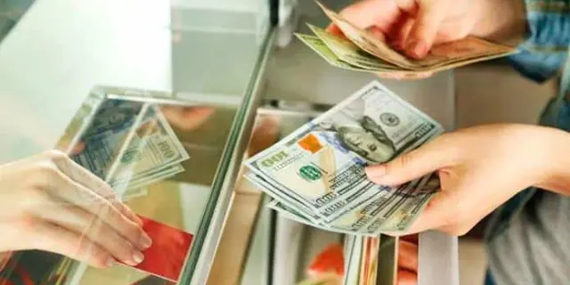 Peso retrocede antes el dólar tras anuncio de aranceles de EU