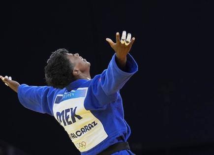 Regreso triunfal de Prisca Awiti con medalla olímpica en judo