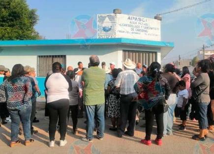 Vecinos protestan por falta de agua